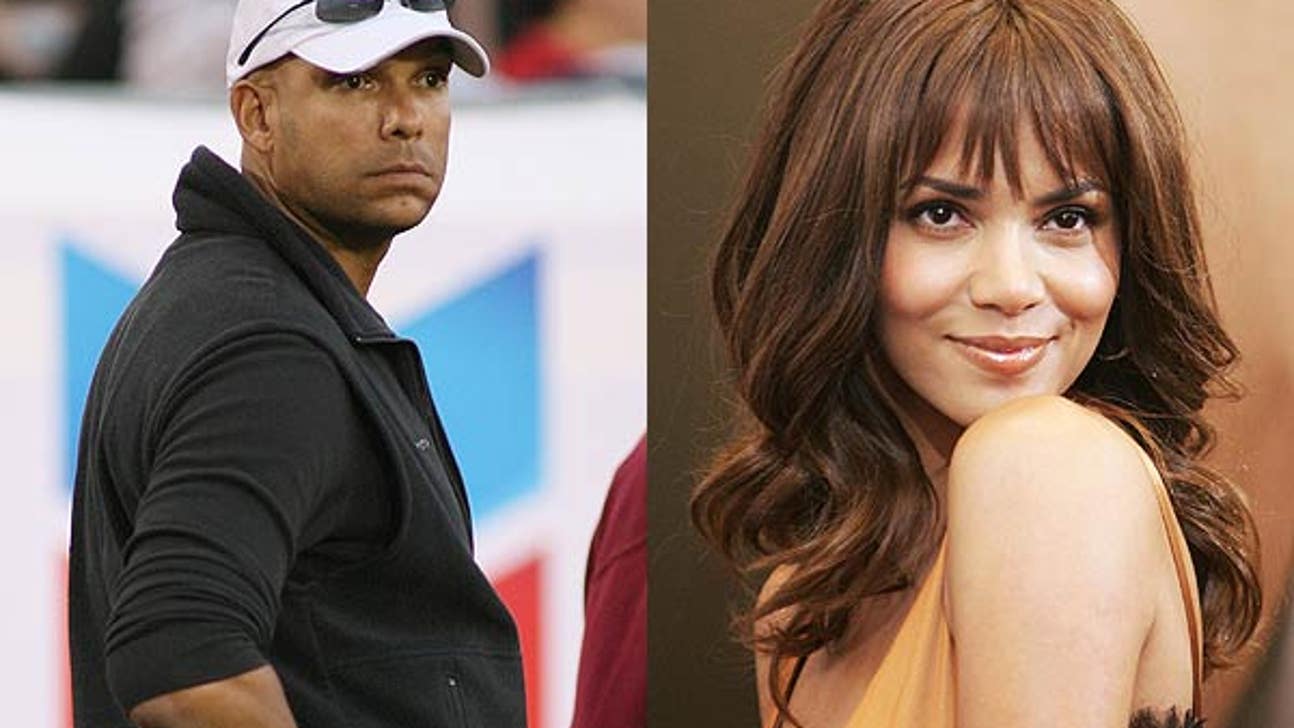 David Justice sets the record straight on him and Halle Berry