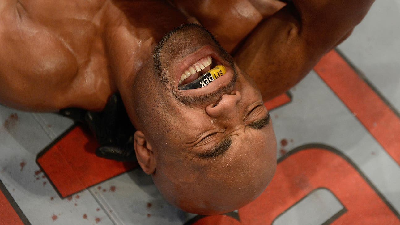 Anderson Silva begins physical therapy on broken leg