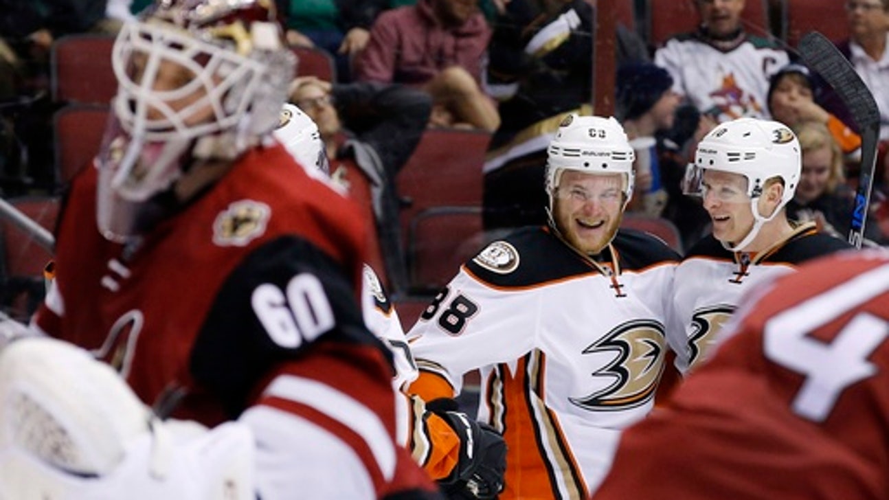 Ducks rout Coyotes 5-1, tie team mark with 10th straight win