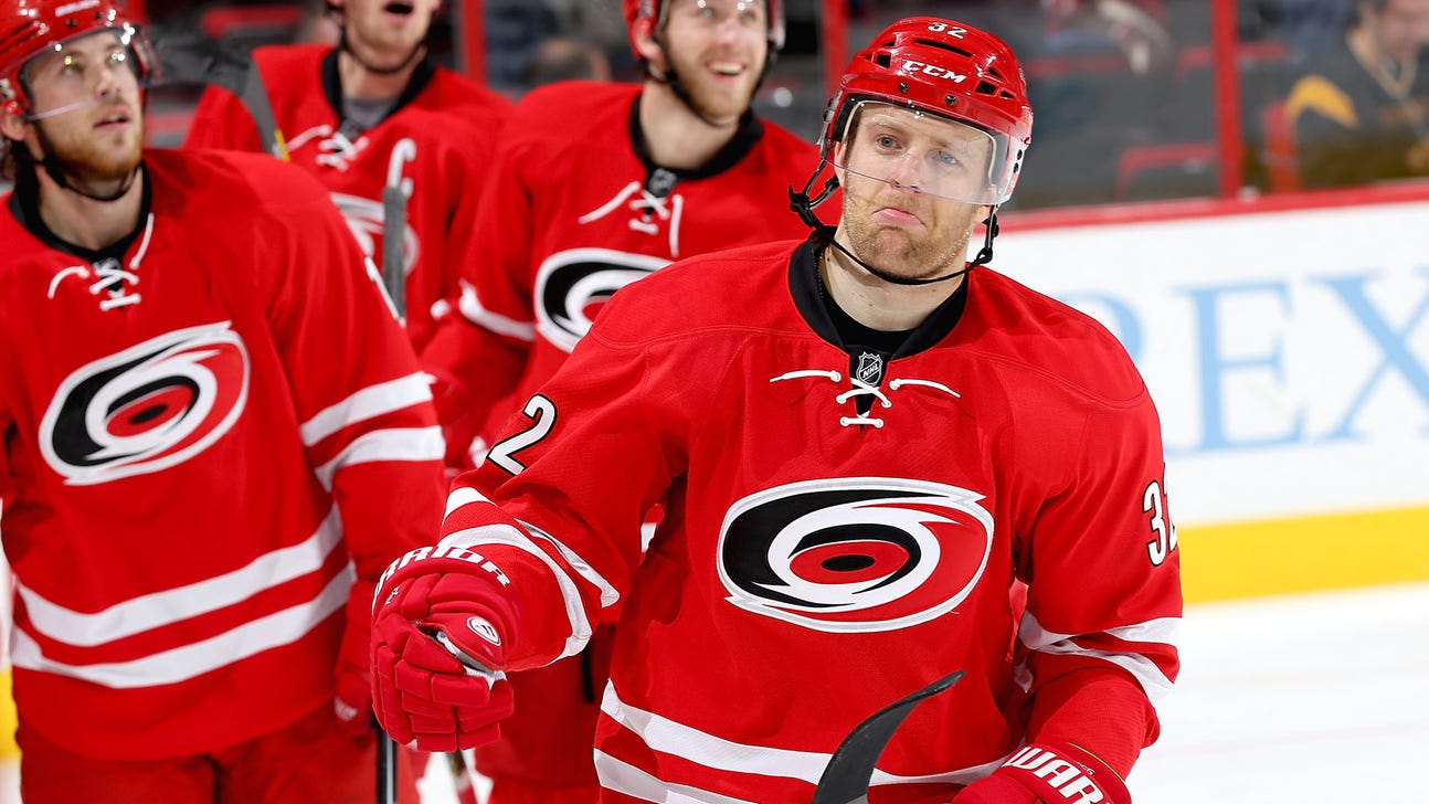Hurricanes' Versteeg converts bank-shot goal versus Penguins