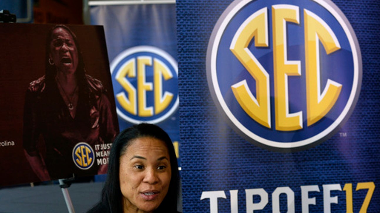 South Carolina's Gray, Davis lead SEC transfer trend