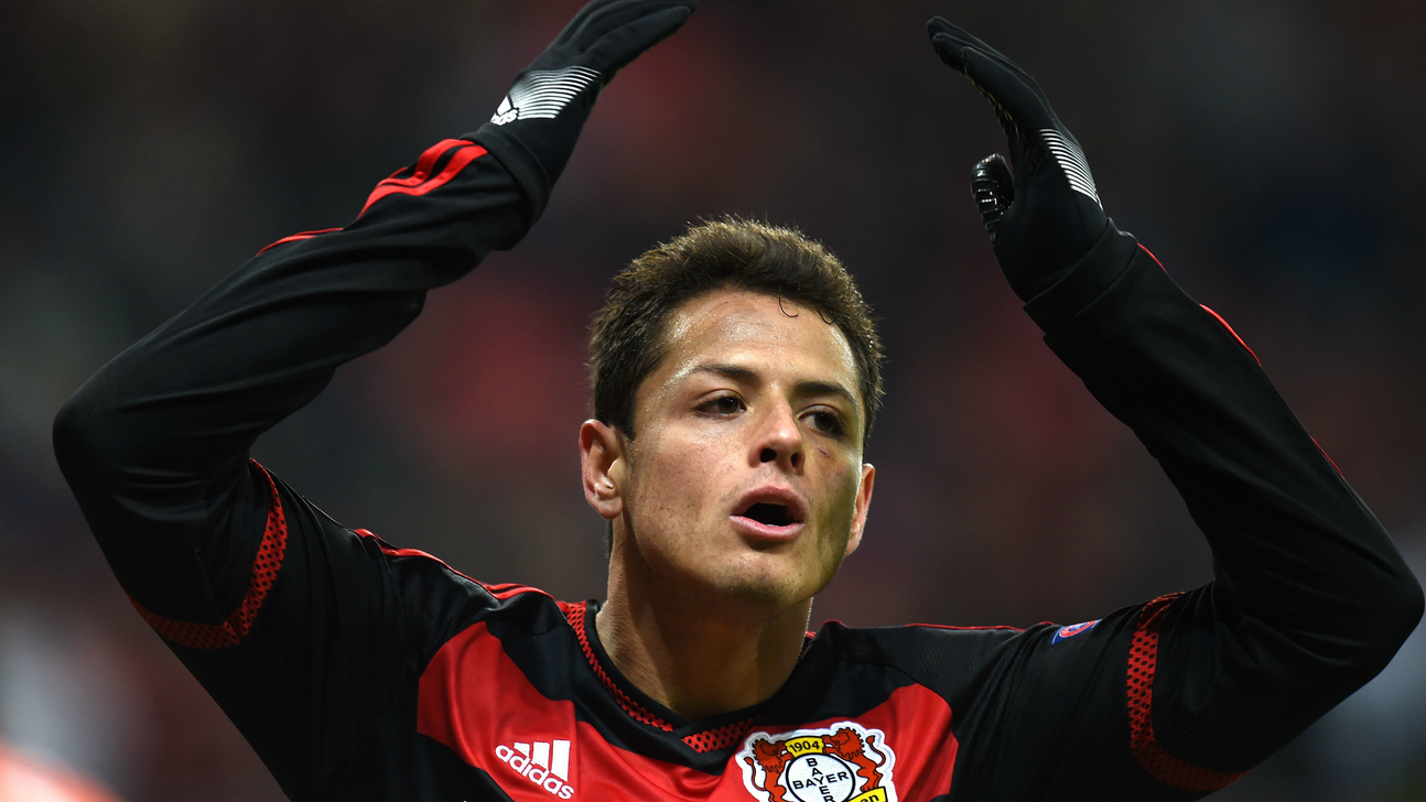 Chicharito Hernandez to miss two weeks after breaking hand falling down stairs