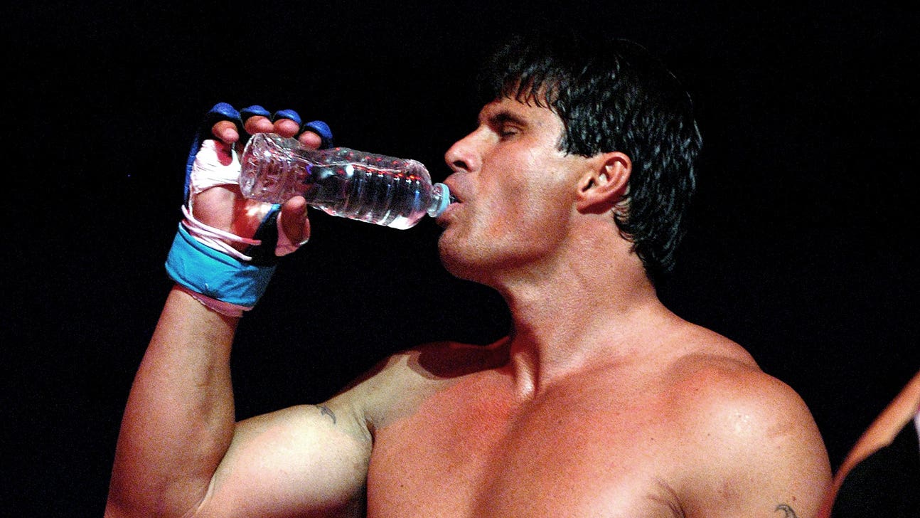 Canseco goes bonkers on Twitter after finger fell off during poker tourney