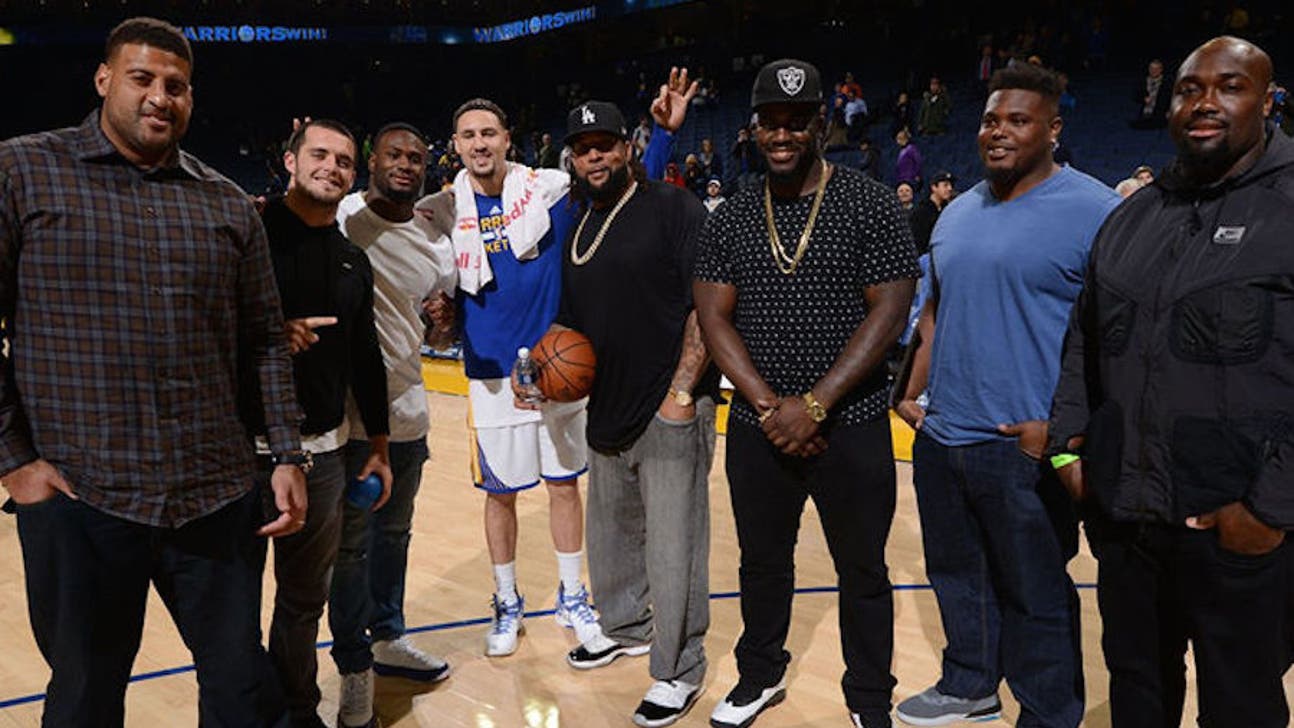 Warriors crowd goes wild for Derek Carr's 3-pointer during postgame shootaround