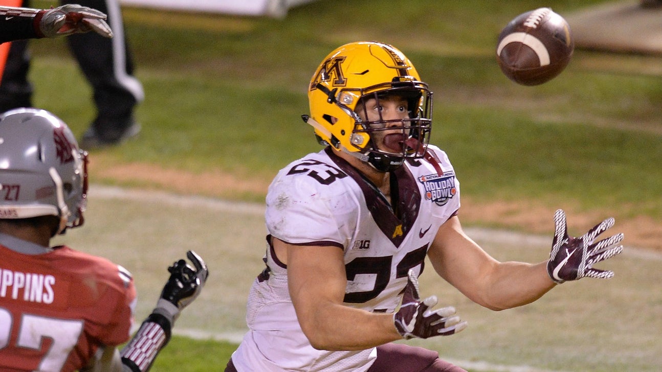 Watch Minnesota score an accidental and amazing TD in its Holiday Bowl win