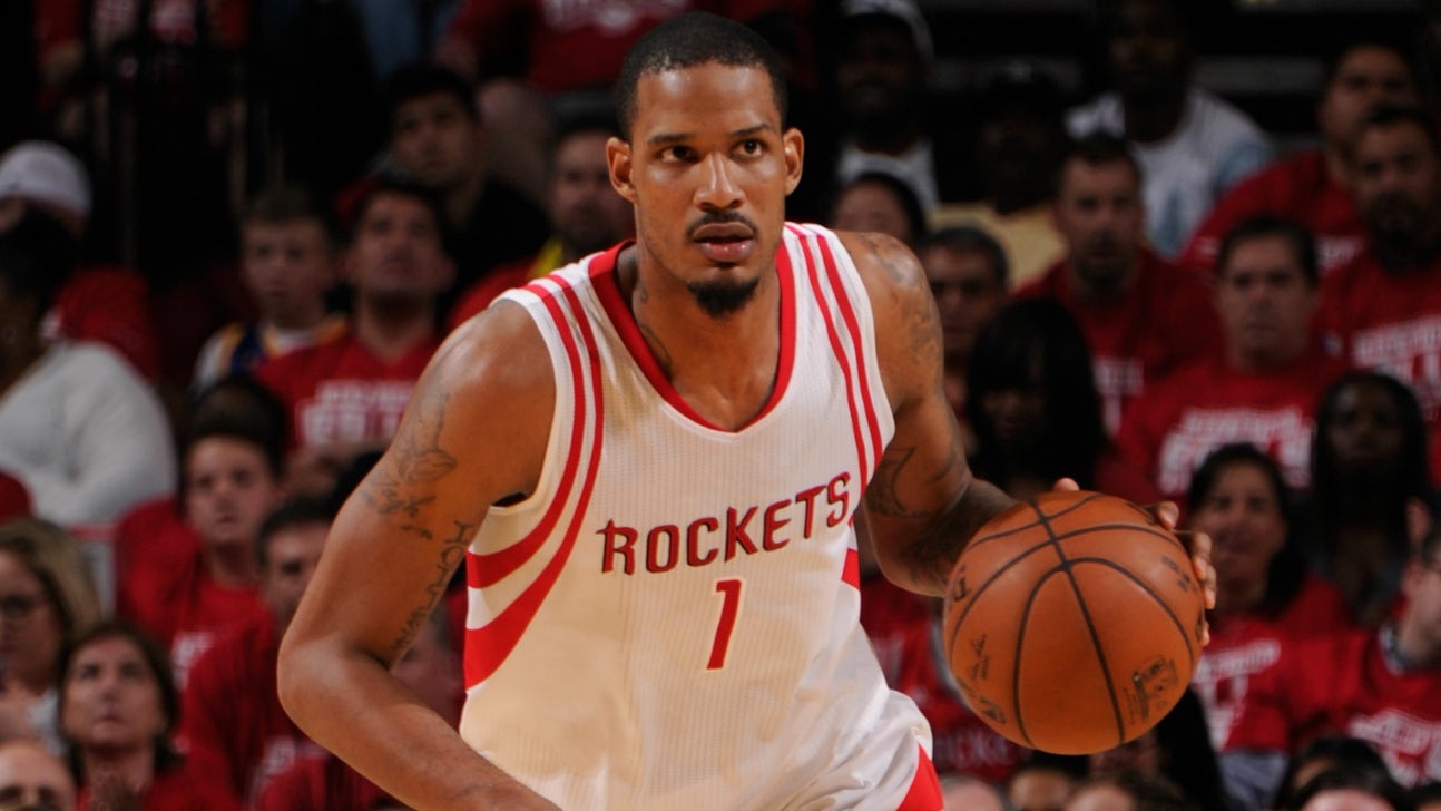 Trevor Ariza aggressively confronts fan who wants to fight him on Twitter