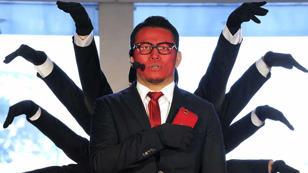 Retired former UFC fighter Genki Sudo throws out first pitch as only he could