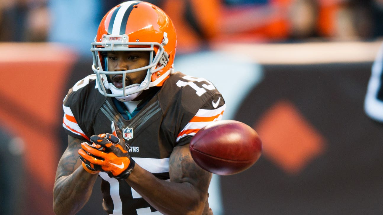 Browns sign WR Moore but quiet overall so far in free agency