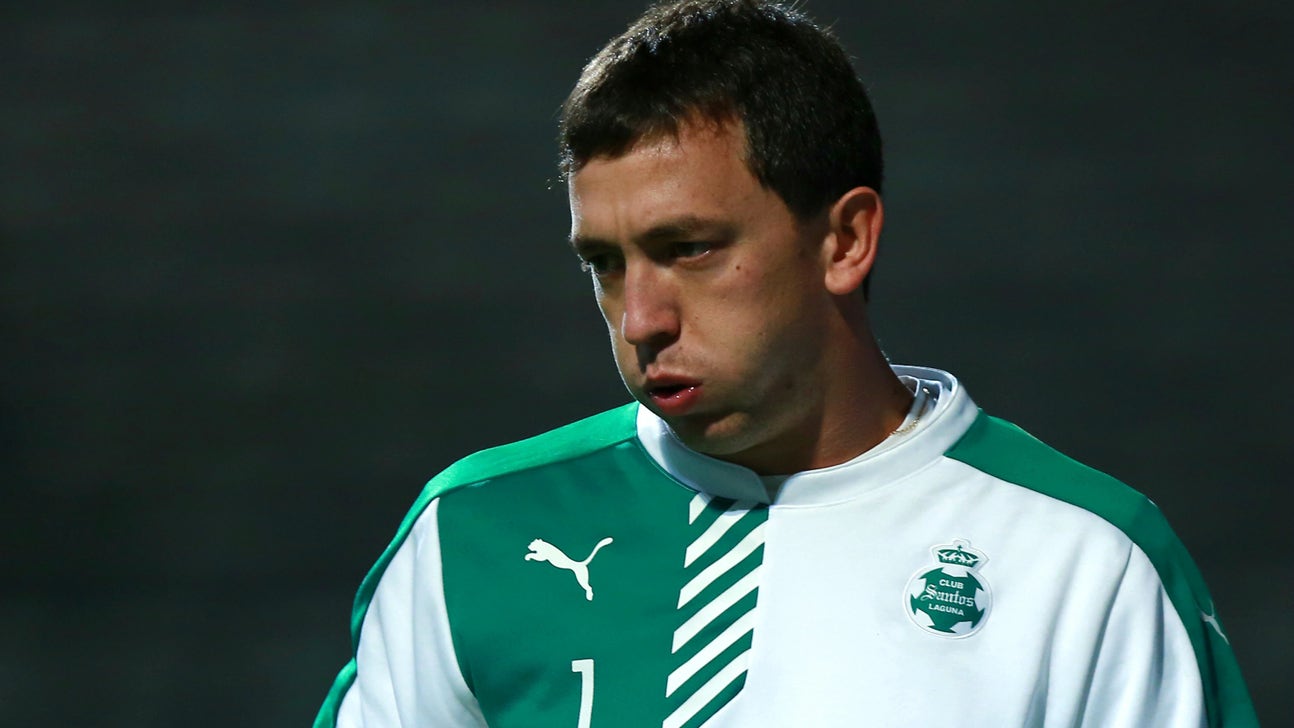 Goalkeeper's horrendous howler lifts 10-man Club America into CCL final