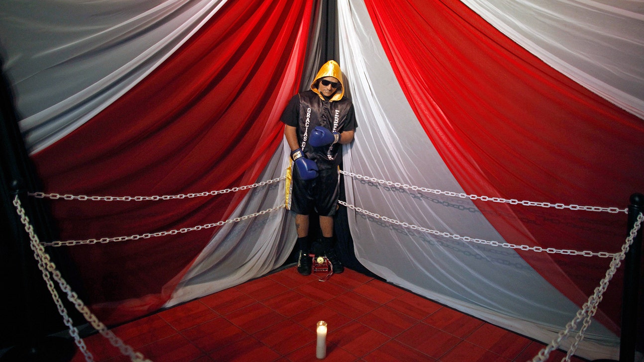 Dead Puerto Rico boxer posed standing in ring at wake