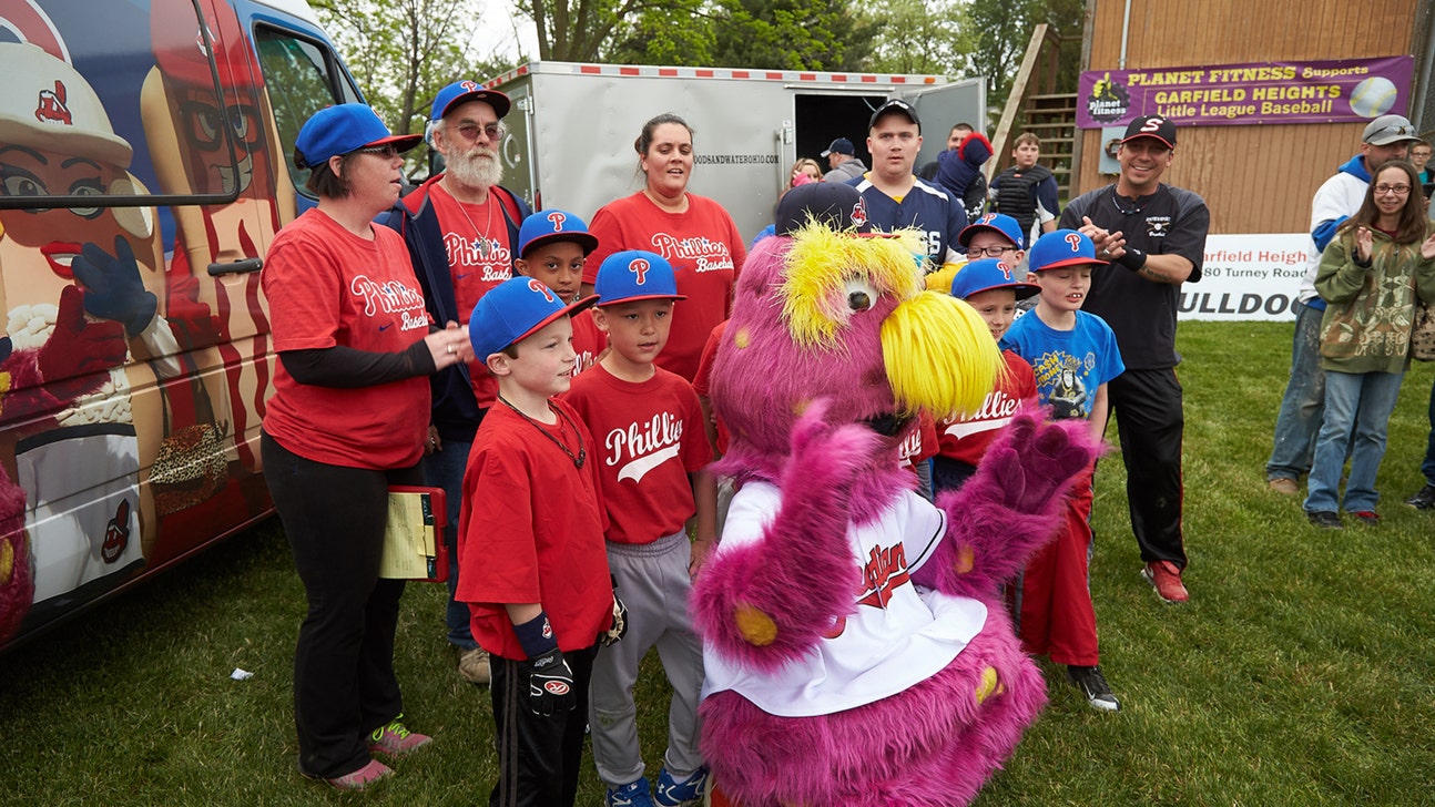 Indians donate baseball equipment to Garfield Heights Youth Baseball League