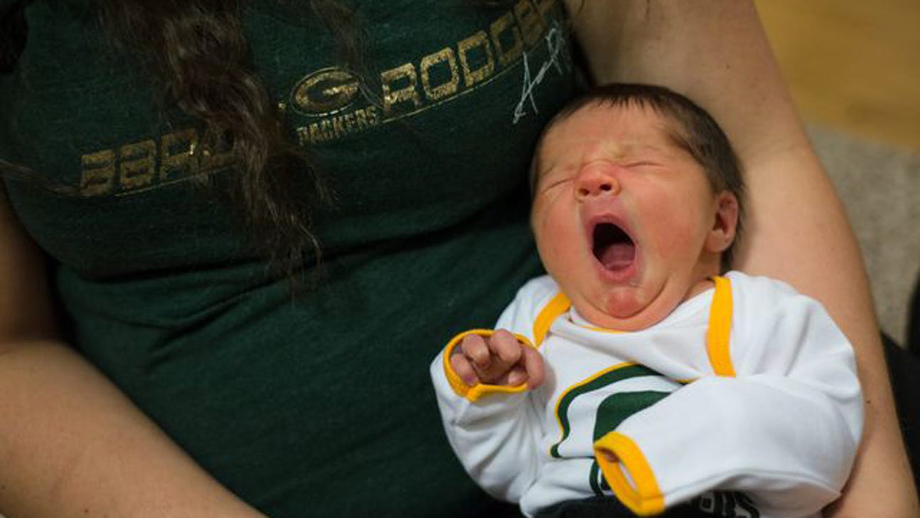 Green Bay baby with broken collarbone named after Aaron Rodgers