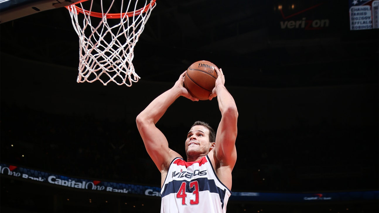 Kris Humphries apologizes for tweet about former father-in-law Bruce Jenner