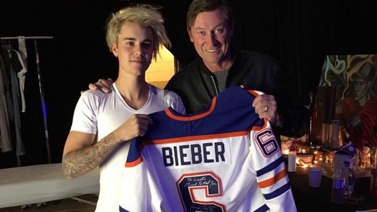 Wayne Gretzky acted like a Justin Bieber fanboy for a night