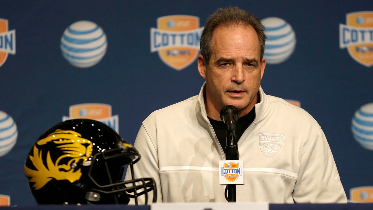 Former Navy SEAL Luttrell speaks to the Mizzou football team on Wednesday