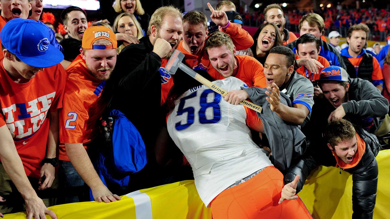 Boise State kicker has hilarious reaction when no one would high-five him