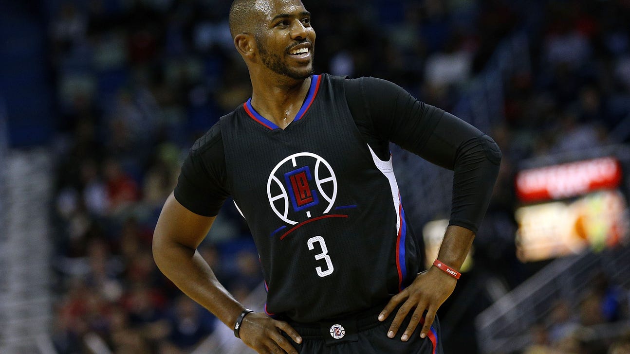 Chris Paul posed for a selfie with a fan in the middle of a game