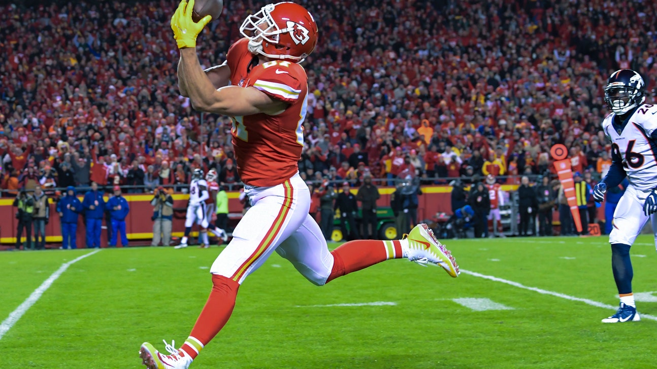 'Freak athlete' Kelce produces WR numbers at TE