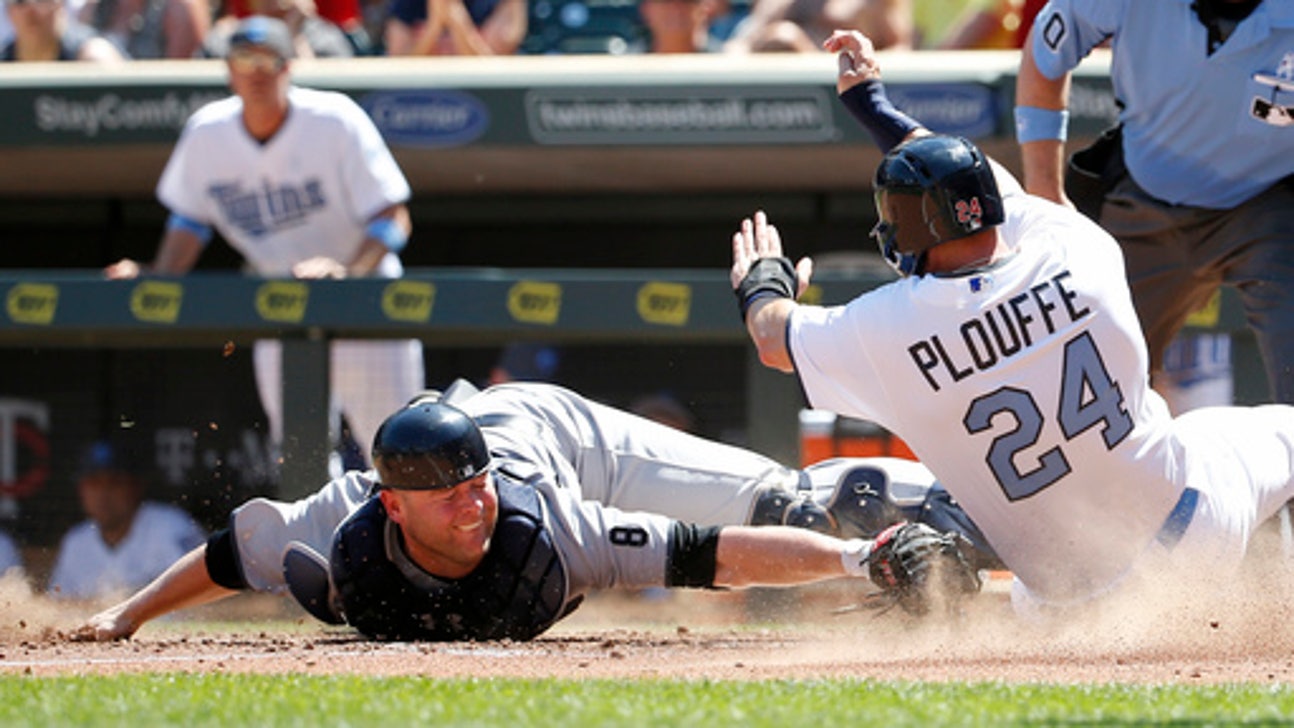 Santana pitches into 8th as Twins beat Yankees 7-4