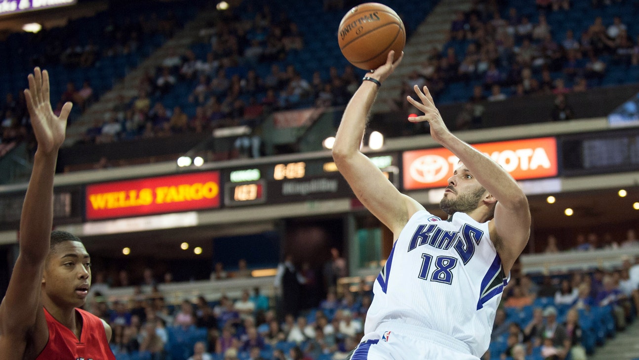 PHOTOS: The Kings spend a spa day at the Dead Sea