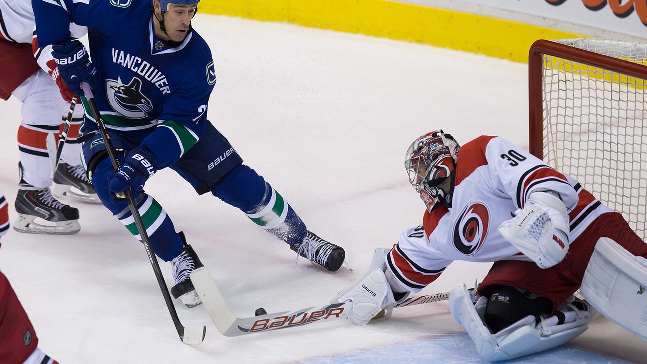 Bonino's dog Kali models Penguins' jersey