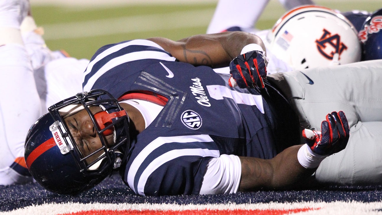Ole Miss loses game, star receiver Treadwell on same play