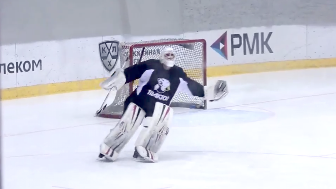 Goalie performs incredible figure skating routine in full hockey gear