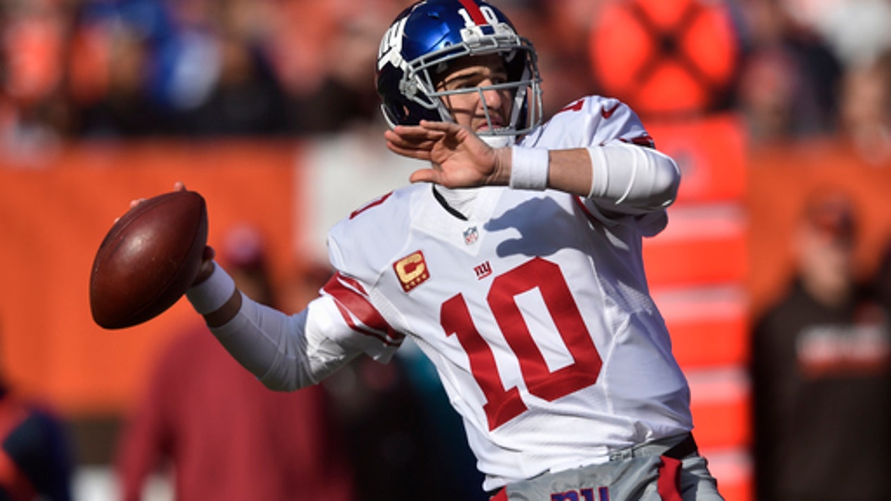 Peyton Manning shows up at Giants to talk with Eli & Co.