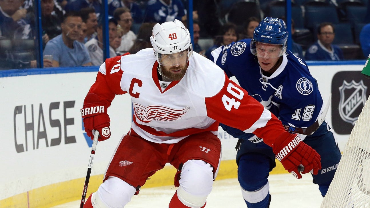 Henrik Zetterberg retrieves teammate Pavel Datsyuk's lost tooth