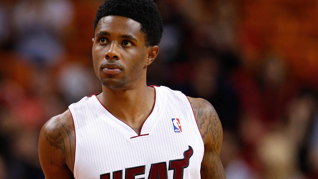 Heat sign Larry Drew II