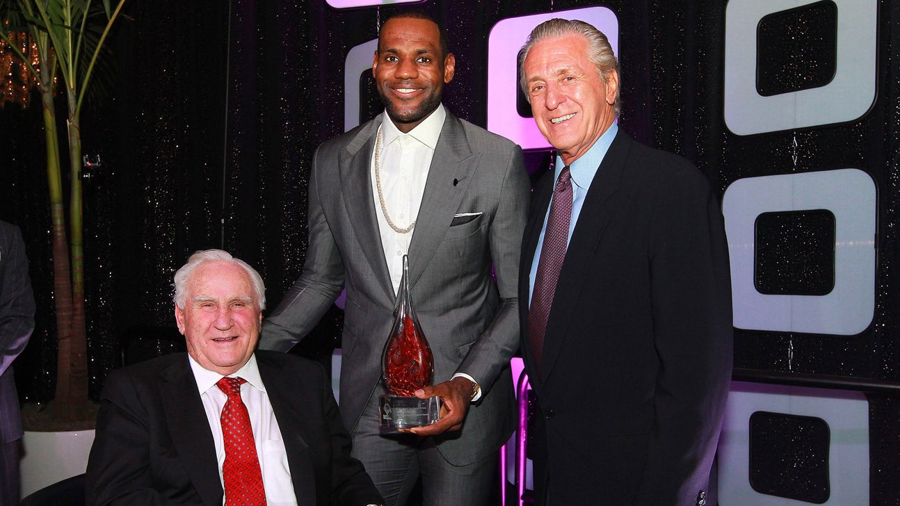 LeBron honored by Shula, Riley at Reid & Fiorentino Call of the Game dinner