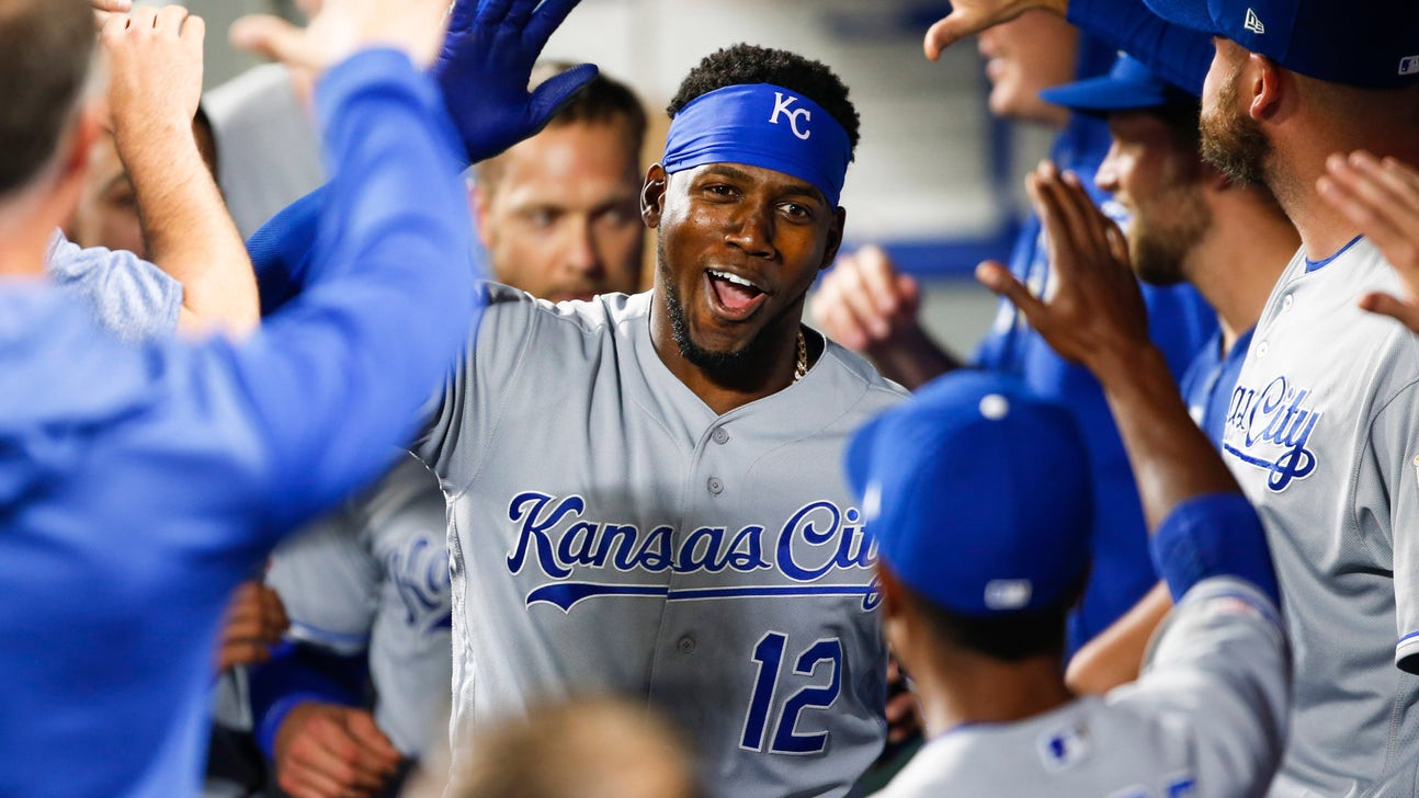 Soler's late-game heroics lift Royals to 6-4 victory over Mariners