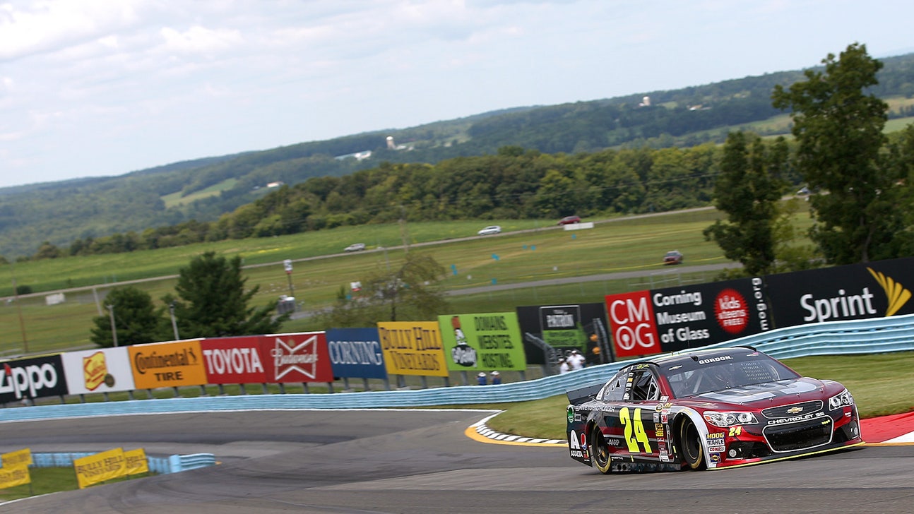 Old Man Gordon continues hot streak, grabs pole for Cheez-It 355