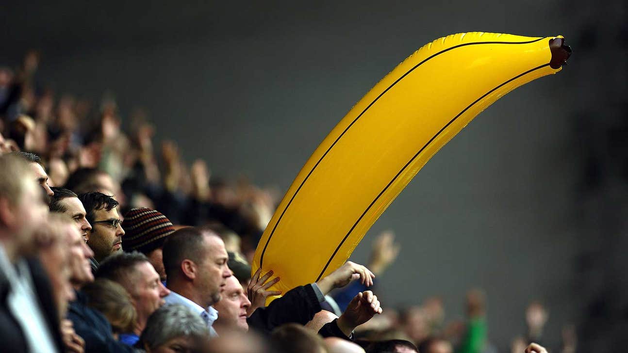 Bananaman trolls Italian TV reporter on Deadline Day