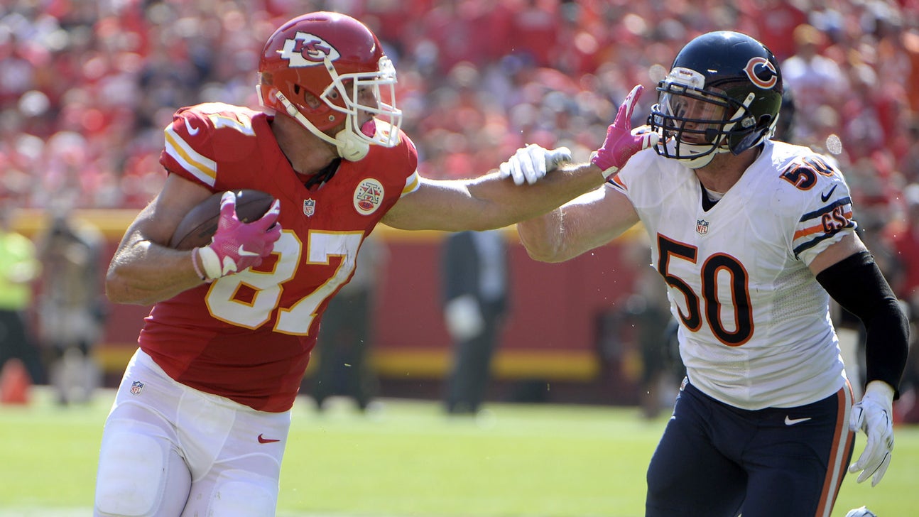 Bears ILB Shea McClellin carted into locker room vs. Chiefs