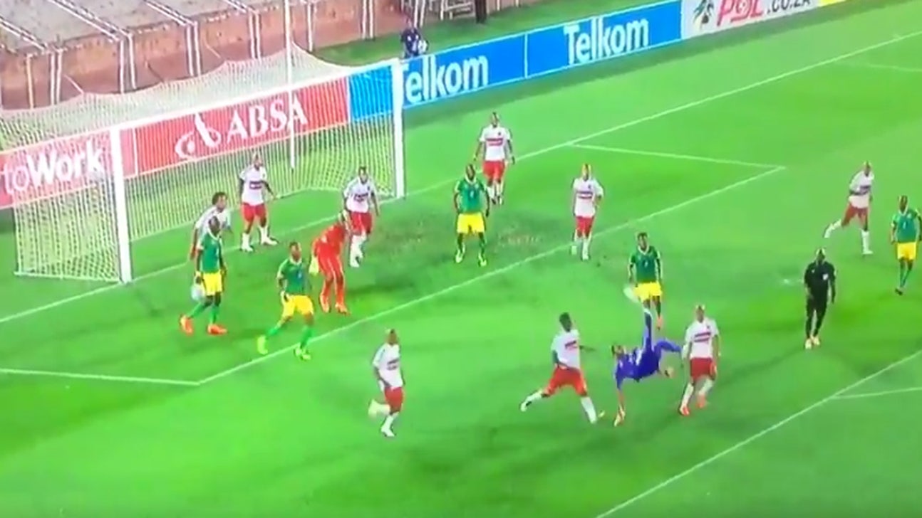 Watch: South African GK scores last-gasp equalizer on bicycle kick