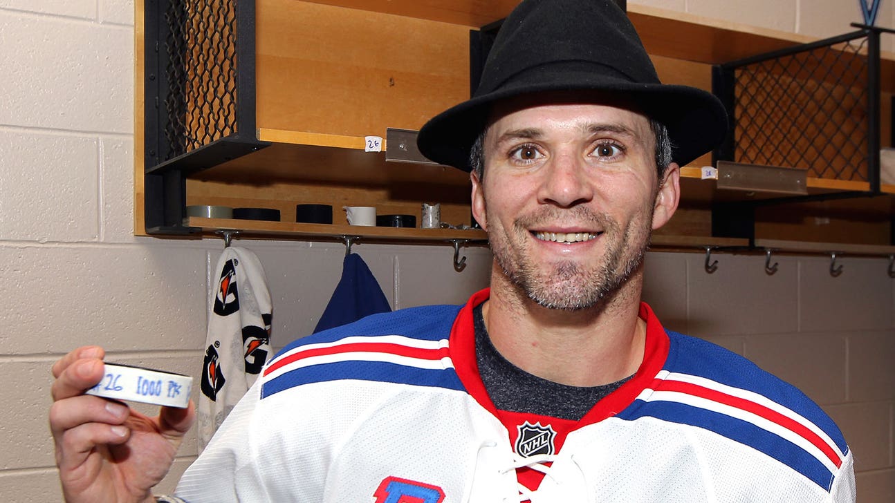 Martin St. Louis reached 1,000th career point in Rangers' win over Flyers