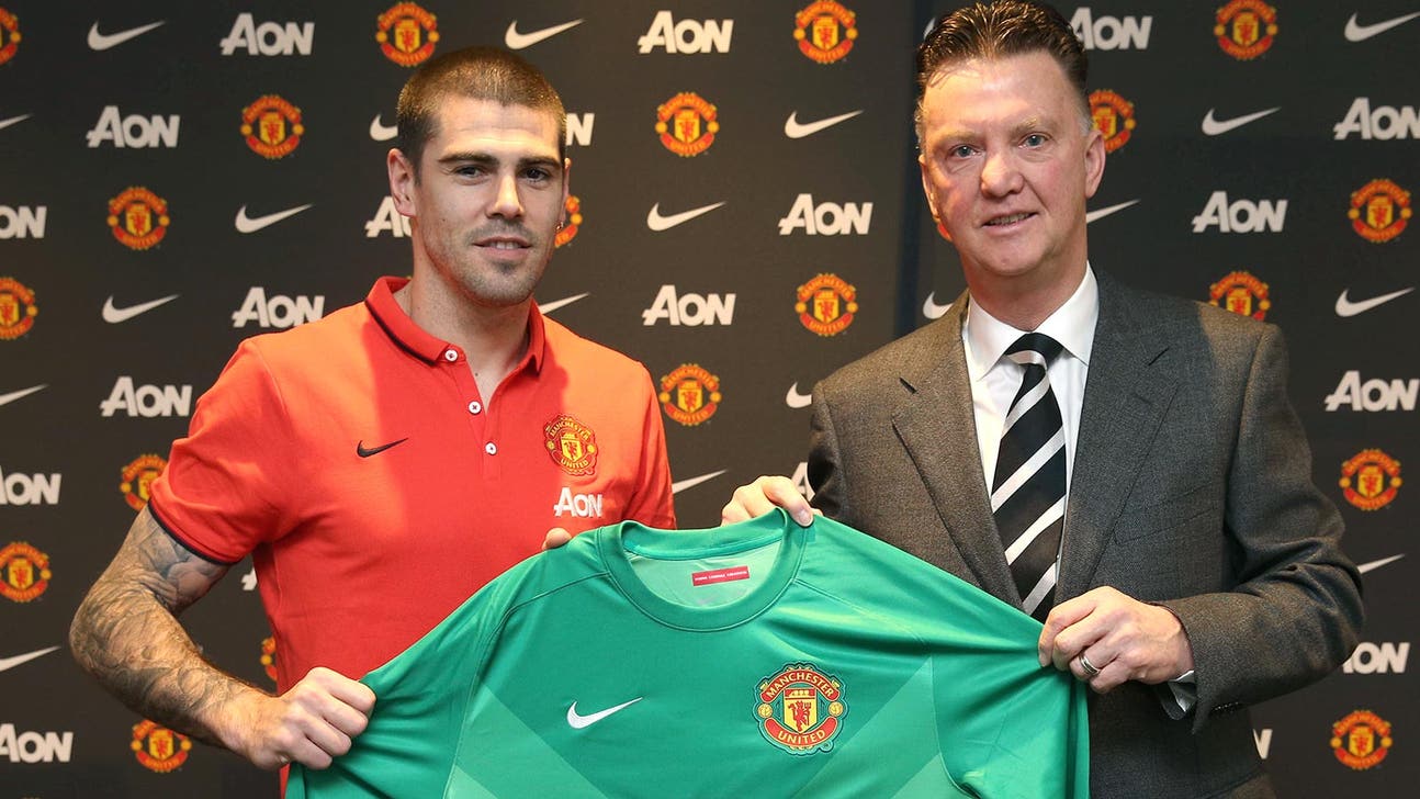 Manchester United sign Victor Valdes to 18-month contract