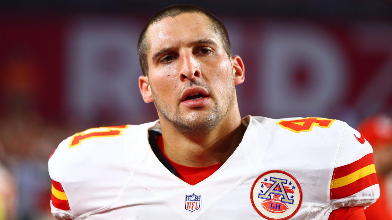 Chiefs' Winchester joins family after father's shooting death