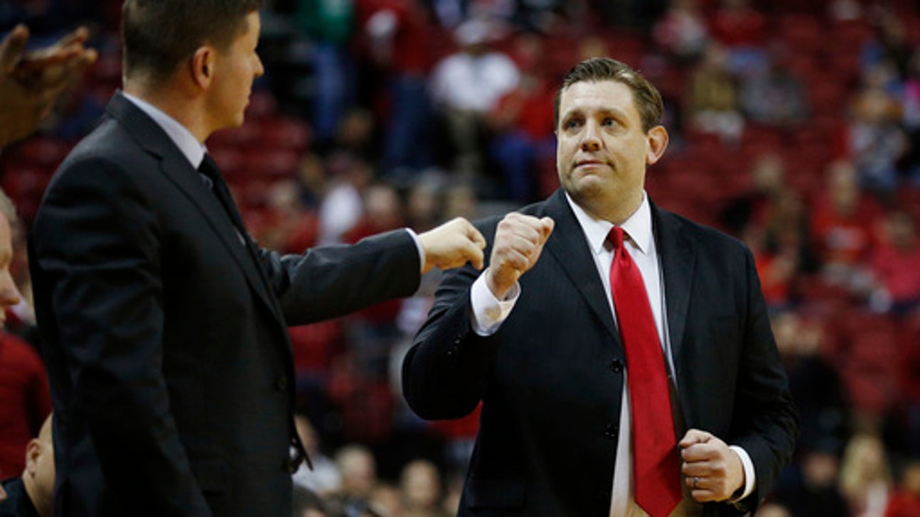 UNLV defeats New Mexico 86-74 in coach Todd Simon's debut
