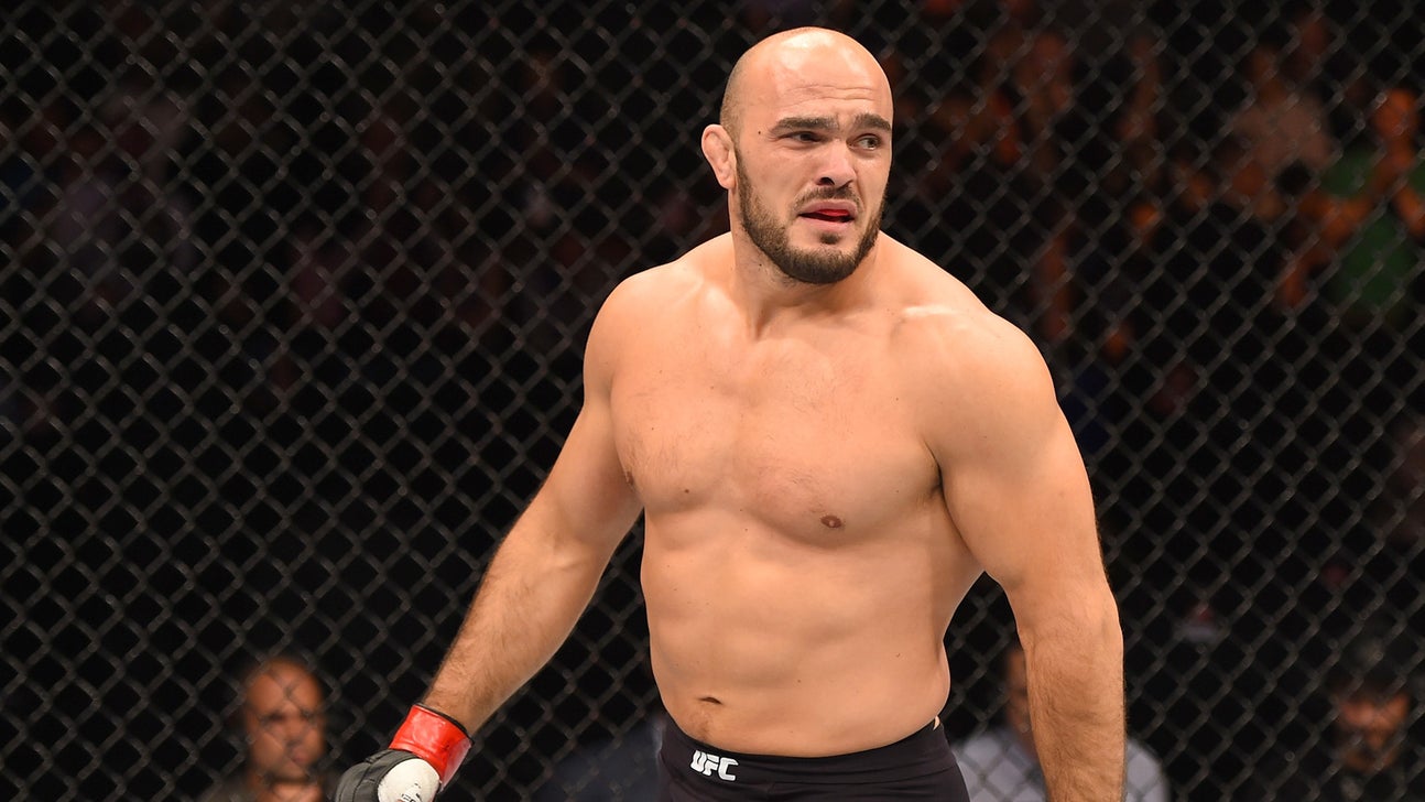 Ilir Latifi gets KO over Sean O'Connell with punch to the neck