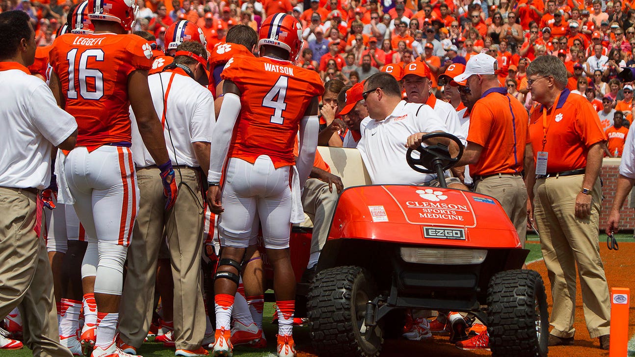 Clemson WR Mike Williams taken to hospital after hitting goal post