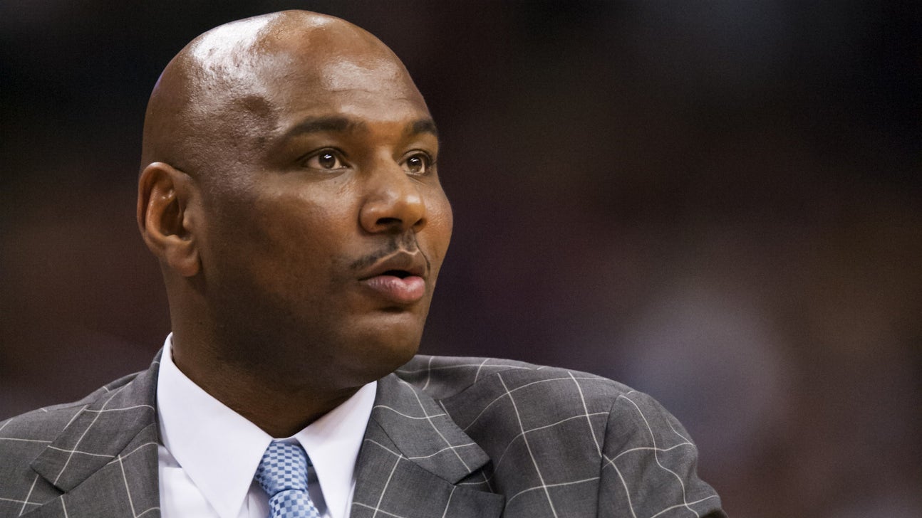 Florida Atlantic hires Michael Curry as basketball coach