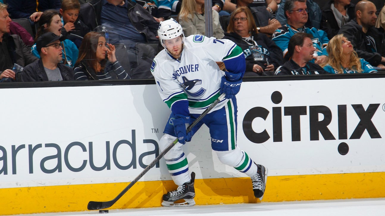 Vancouver Canucks' Linden Vey copes as father accused of plotting to kill mom