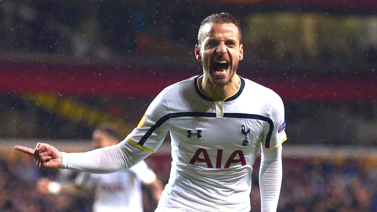 Striker Soldado heads to Spain to join La Liga outfit Villarreal