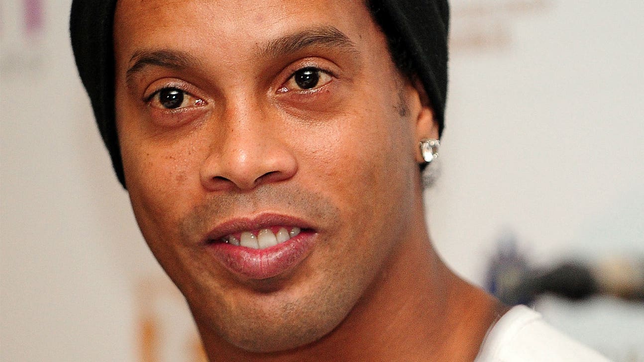 Ronaldinho to secure a new club after celebrating the Rio carnival