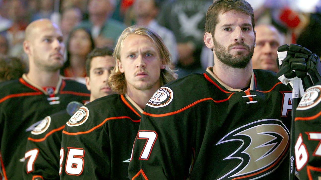 Anaheim Ducks send Hagelin to the Pittsburgh Penguins in exchange for Perron, Clendening