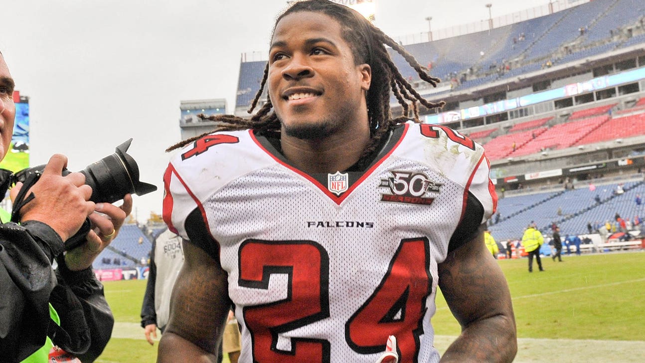 Devonta Freeman joins elite company after ridiculous start to 2015