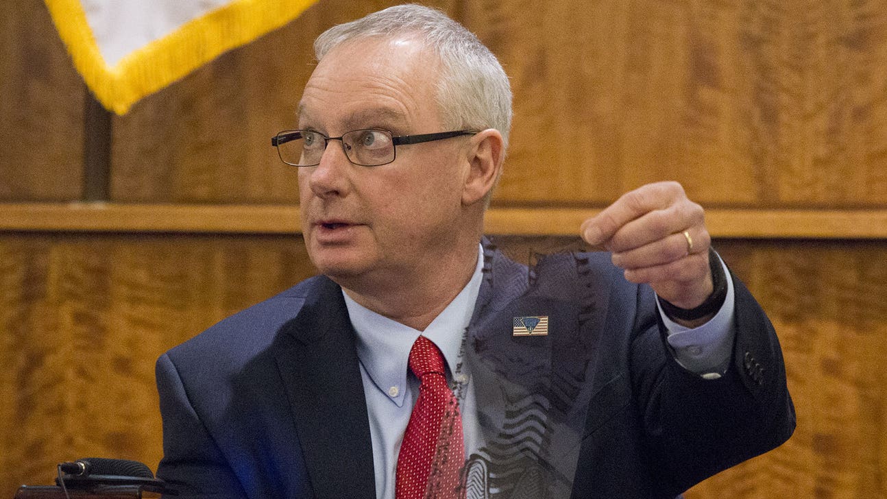 Aaron Hernandez trial: Defense chips away at footprint evidence