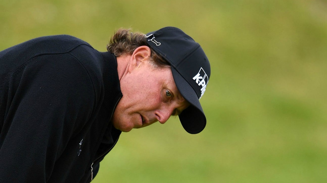 Phil Mickelson is wearing a binder clip on his hat